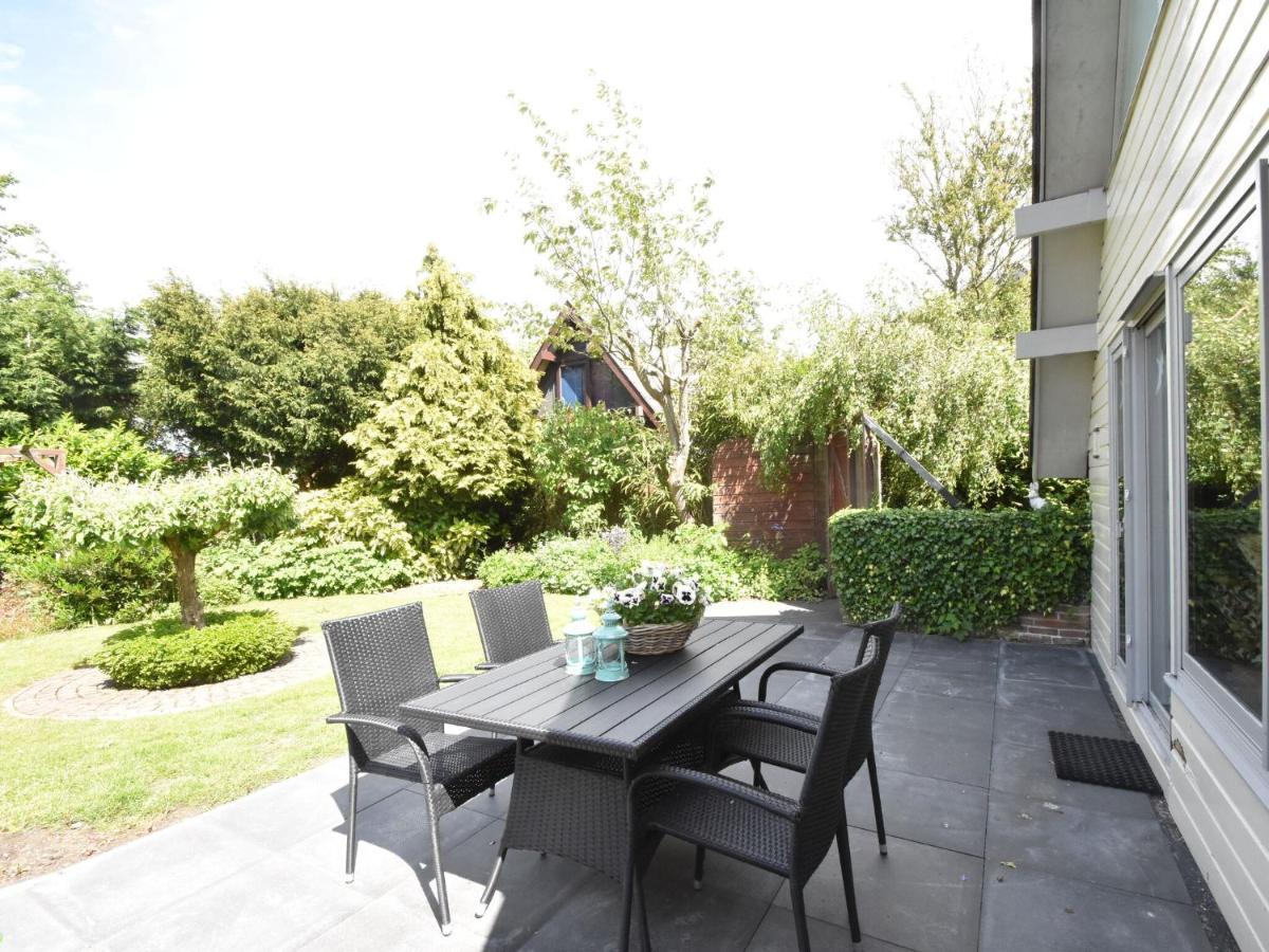 Balmy Holiday Home In Tuitjenhorn With Fenced Garden Εξωτερικό φωτογραφία