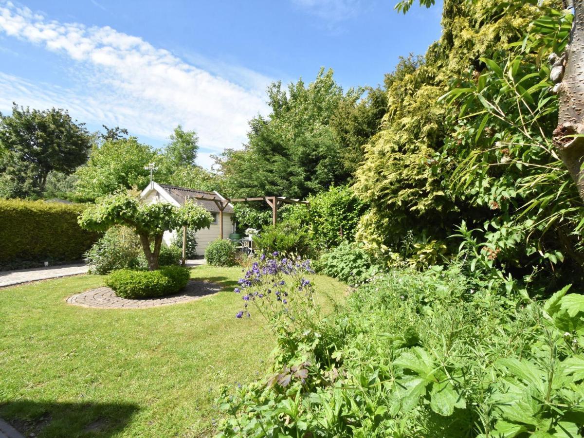 Balmy Holiday Home In Tuitjenhorn With Fenced Garden Εξωτερικό φωτογραφία